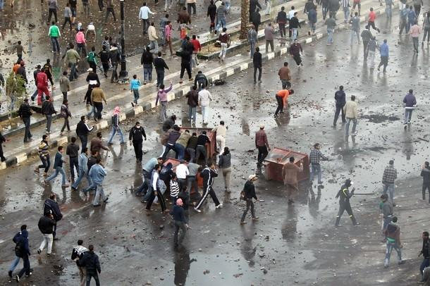 لاحتجاجات في مصر تدخل يومها الثالث في محاولة للإطاحة بالرئيس حسني مبارك 254
