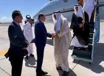 في زيارة رسمية لبلادنا.. وزير خارجية مملكة البحرين يصل إلى العاصمة المؤقتة عدن