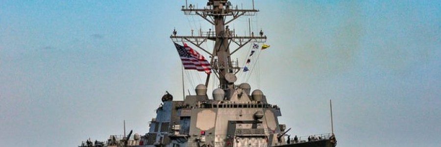 مسؤول بالبنتاغون: سفينة حربية أمريكية تسقط طائرة مسيرة انطلقت من اليمن 