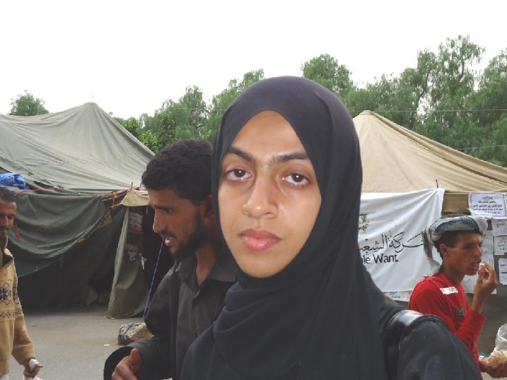 فتاة يمنية تحكي من ساحة الحرية بصنعاء قضية شقيقها المسجون في 