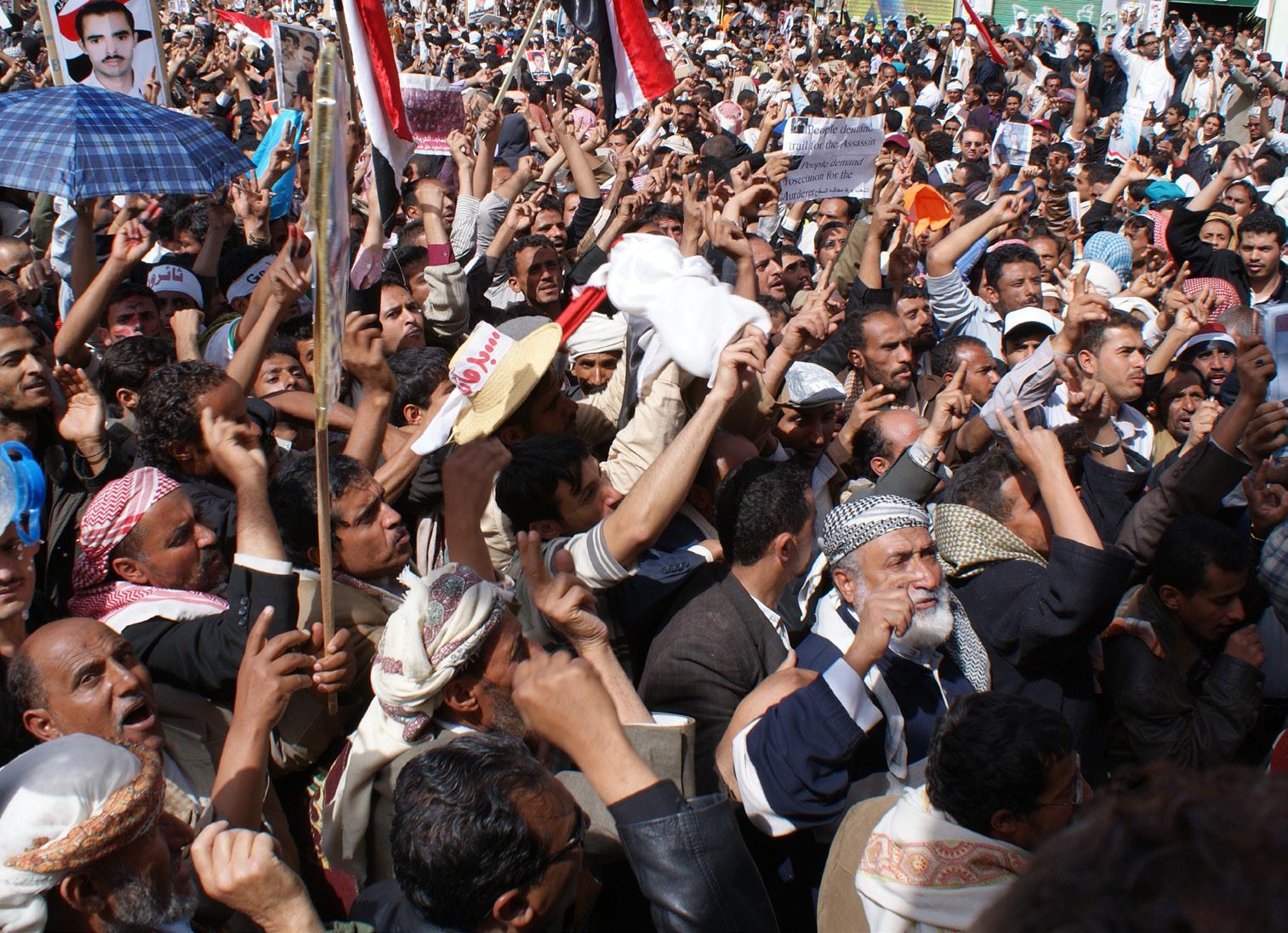 أدباء ومثقفون ومشائخ: ثورة الشعب السلمية امتداد للثورة اليمنية سبتمبر وأكتوبر 