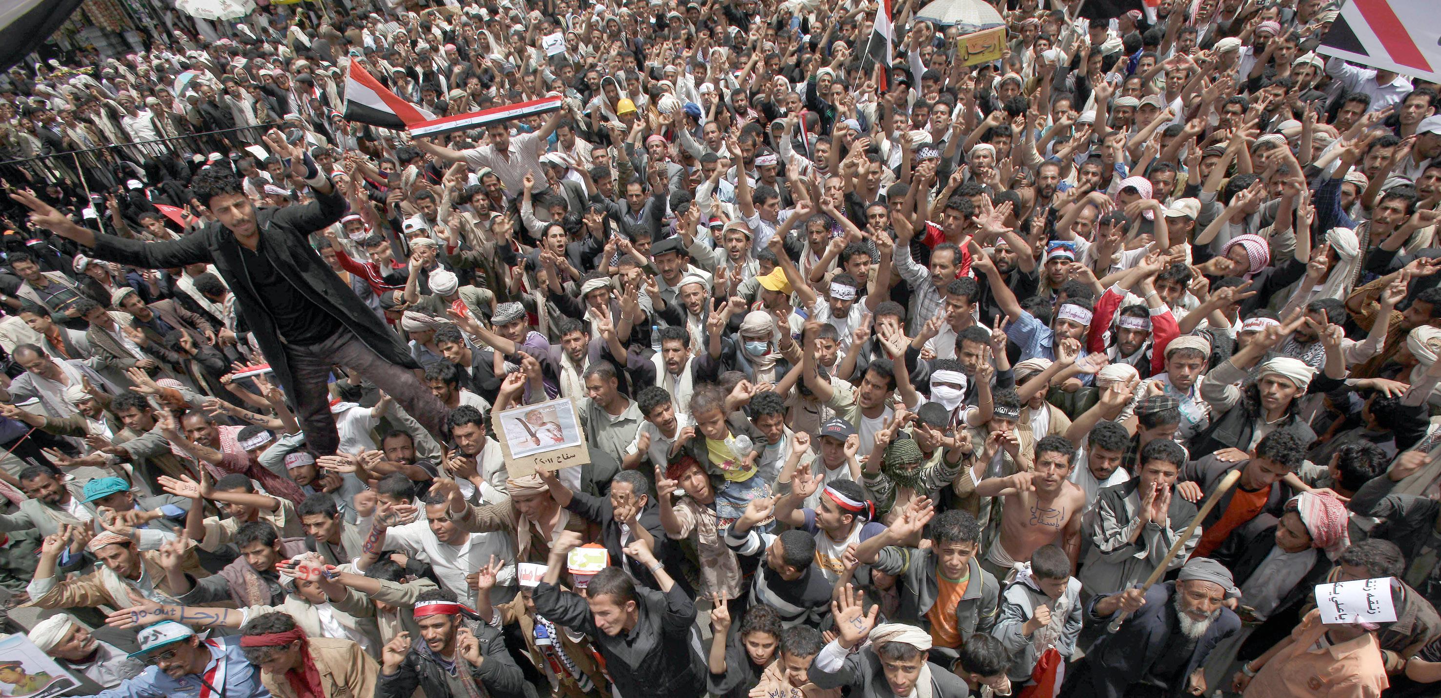شباب الثورة في لحج : ثورتنا مستمرة والنظام يقترب من نهايته