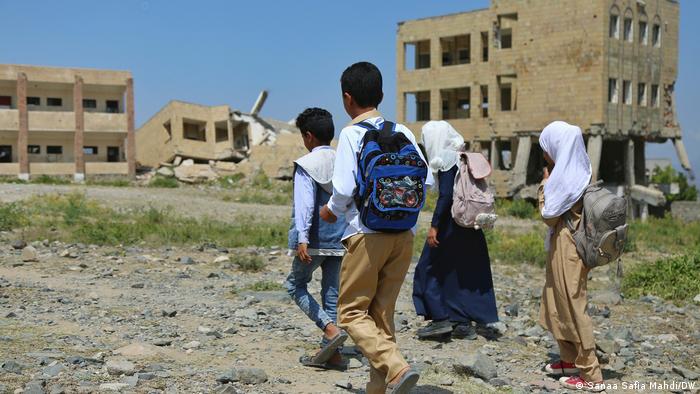 في بداية العام الجديد.. تلاميذ اليمن يغيبون عن مقاعد الدراسة بسبب الحرب والفقر.