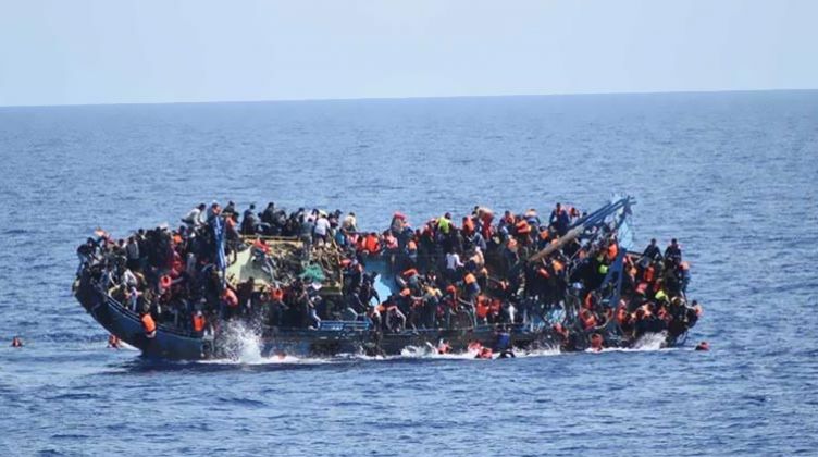 مصرع 8 أشخاص بغرق قارب هجرة قبالة تونس