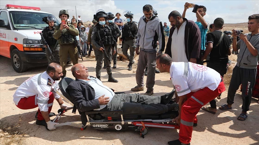 إصابة فلسطيني جراء اعتداء مستوطنين جنوبي الضفة