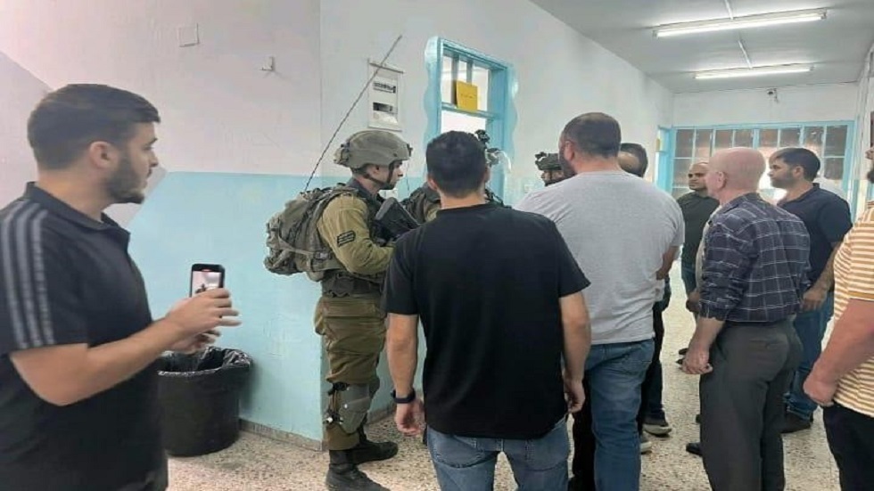 الجيش الإسرائيلي يقتحم مدرسة في الخليل