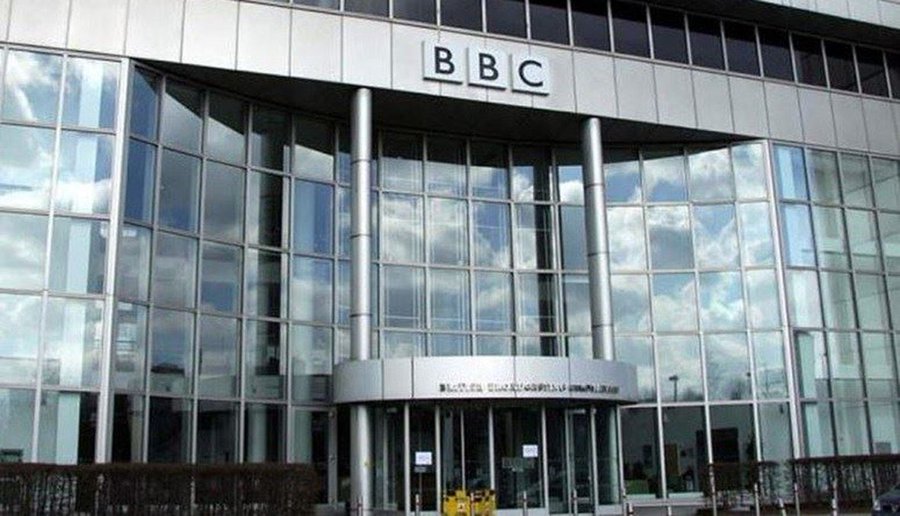 بعد 84 عاما: بي بي سي توقف البث الإذاعي باللغة العربية