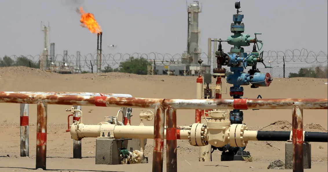 عرقلة تصدير النفط اليمني.... صلف حوثي وشيخوخة حكومية 