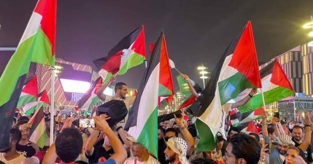 العلم الفلسطيني يوحد العرب في مونديال قطر