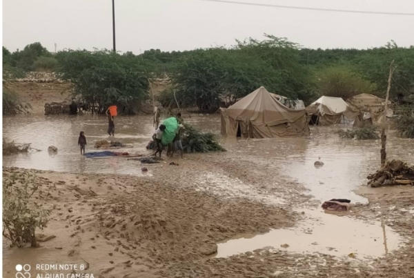 منظمات دولية: الفيضانات تهدد ربع مخيمات النازحين في اليمن