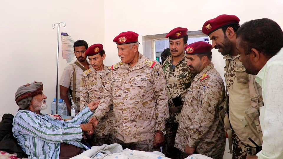 مساعد وزير الدفاع للشؤون اللوجستية يشيد بالخدمات الصحية التي يقدمها المستشفى العسكري لأبطال الجيش