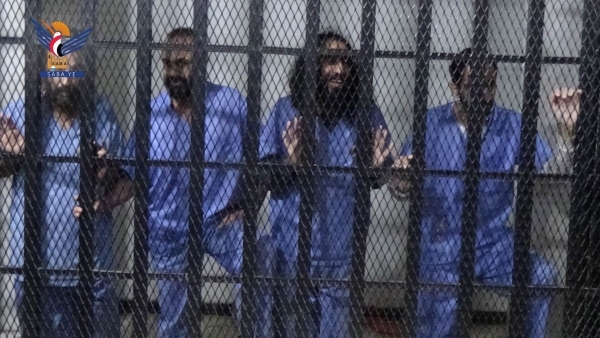 محكمة حوثية بصنعاء تقرر مجددا حجز قضية الناشطين مصطفى المومري وأحمد حجر وعلاو
