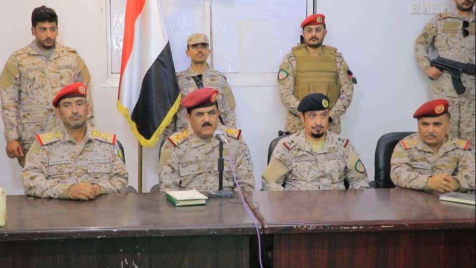 مأرب.. وزير الدفاع يحث قادة المناطق العسكرية على رفع الجاهزية استعدادا لهزيمة الحوثيين