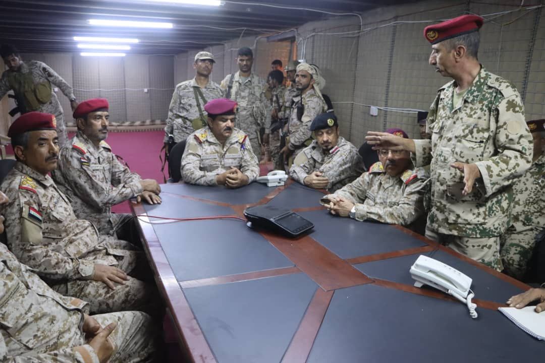 اجتماع عسكري موسع في المخا يقر خطة موحدة للتعامل مع التصعيد العسكري لميليشيا الحوثي