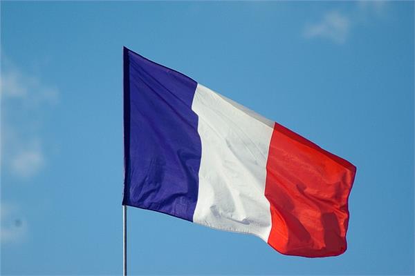 فرنسا تدين الهجوم الإرهابي الذي استهدف موكبا حكوميا في تعز