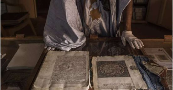 كنوز شنقيط.. مخطوطات من قلب الصحراء الموريتانية 
