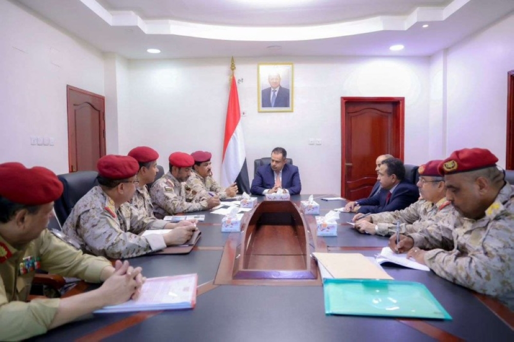 رئيس الحكومة يؤكد على الاهتمام بالمؤسسة العسكرية والأمنية