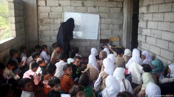 منظمة دولية: 2.7 مليون طفل يمني خارج المدرسة جراء الحرب