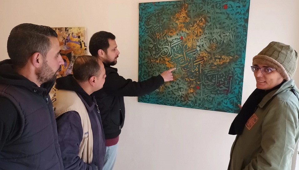 روحانيات رمضانية معرض تشكيلي بالأردن يبرز جماليات الخط العربي