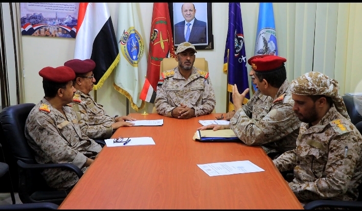 رئيس الأركان يعقد اجتماعا برؤساء هيئات وزارة الدفاع