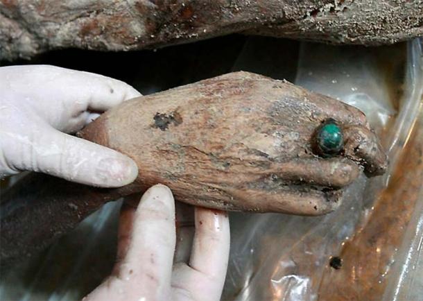 العثور على مومياء امرأة ملفوفة بالحرير والكتان في الصين.. تعود لـ700 عام 