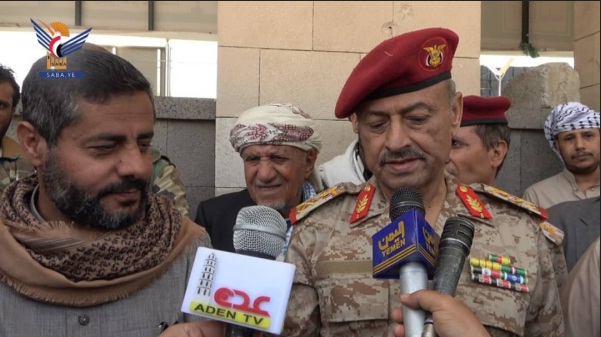 مكتب الفريق الركن علي محسن.. يكشف حقيقة "النهاري" الذي روج الحوثيون أنه انضم إليهم كمدير مكتب "الأحمر"