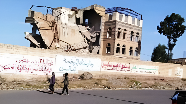 مسيرة الإرهاب.. عقدان من الاستهداف الحوثي الممنهج لمنازل اليمنيين 