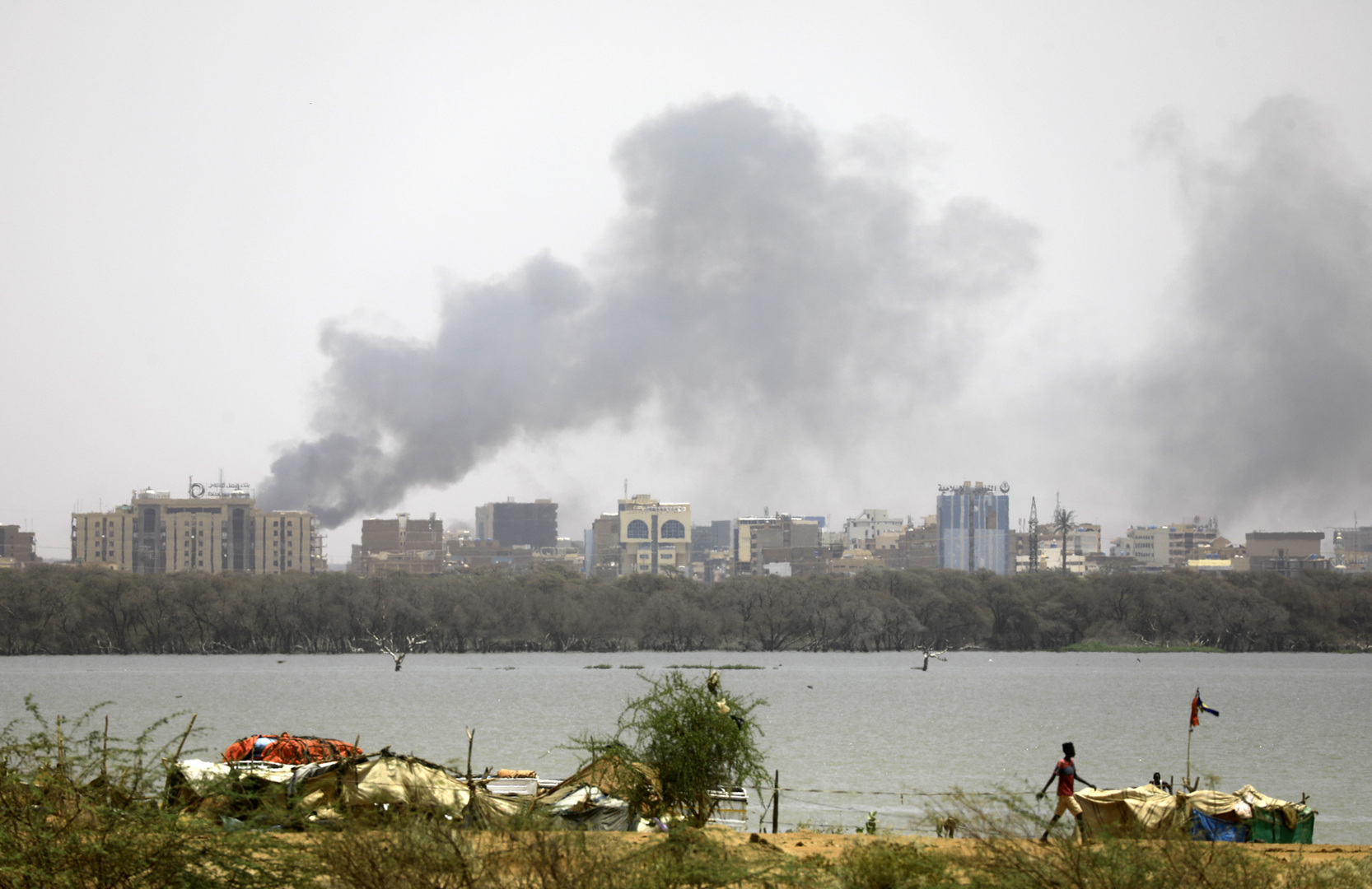 السودان.. مقتل 7 مدنيين بأم درمان وحديث عن مشاورات لتشكيل «حكومة طوارئ»