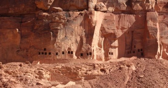 السعودية واليونسكو يوقعان اتفاقا لحماية التراث وإنشاء مراكز للإبداع 