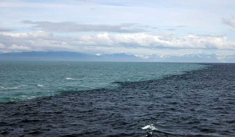 لماذا يتسع المحيط الأطلسي بينما يتقلص المحيط الهادي؟