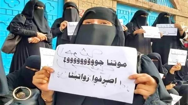 غياب الدور الحكومي والدولي في إيقاف الانتهاكات الحوثية بحق 260 ألف معلم.. ما وراء ذلك؟