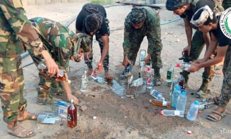 إتلاف كميات كبيرة من الخمور في محافظة لحج 