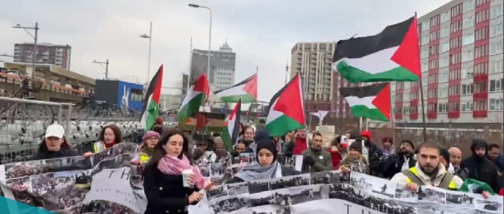 مئات المحتجّين في هولندا يسيرون 25 كيلومترا إلى مقر محكمة العدل الدولية تضامنا مع المدنيين الفلسطينيين