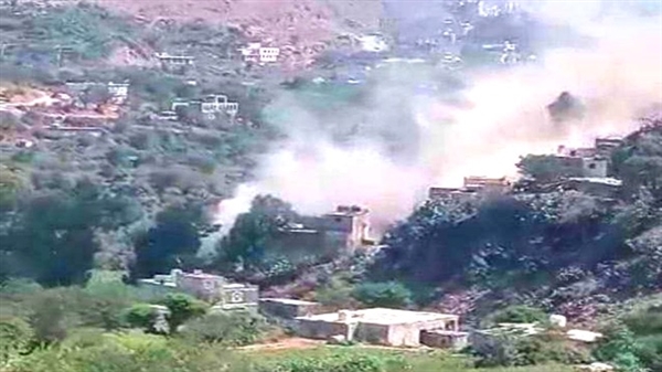 الإرهابيون الحوثيون يواصلون حصارهم لليوم الحادي عشر على التوالي لقرية "المشاعبة" 