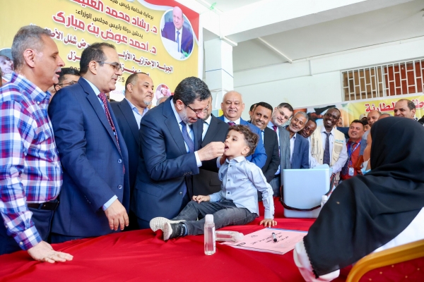 عدن.. الحكومة تدشن حملة التحصين ضد شلل الأطفال 