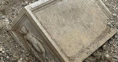 العثور على نصب أثري روماني يزن 13 ألف رطل في نهر بإيطاليا 