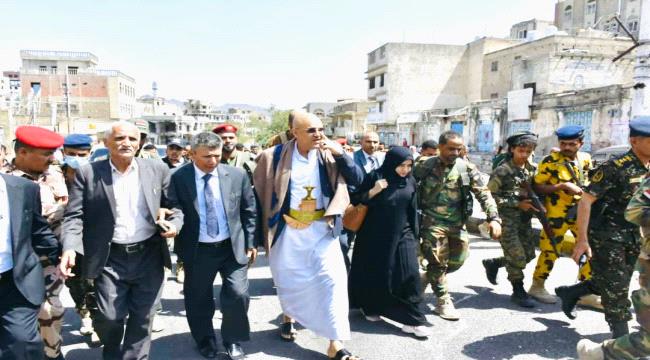 المحافظ شمسان يوجه دعوة لمليشيا الحوثي بفتح طريق الحوبان في تعز