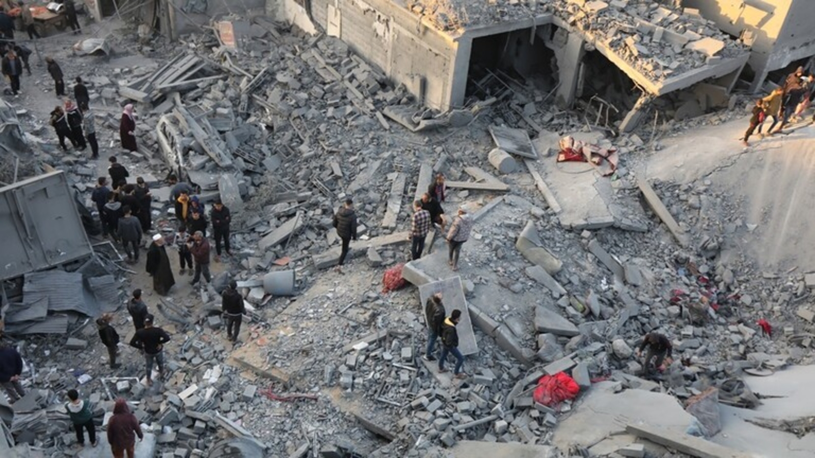 صحة غزة: ارتفاع عدد ضحايا العدوان الإسرائيلي إلى 30228 شهيدا