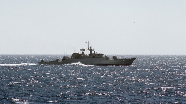ماذا تفعل سفينة إيرانية غامضة في خليج عدن؟