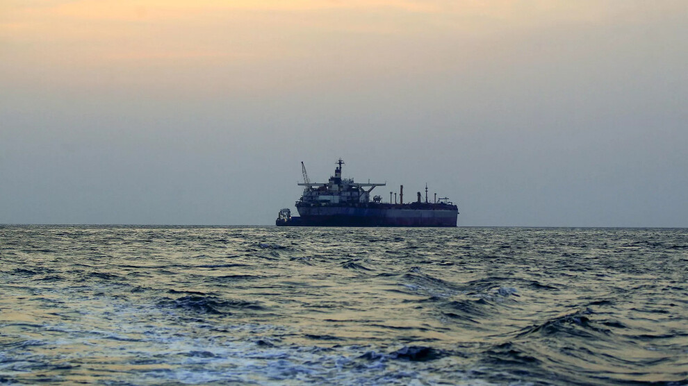 البحرية البريطانية: تعرض سفينة لإطلاق النار بالقرب من سواحل اليمن