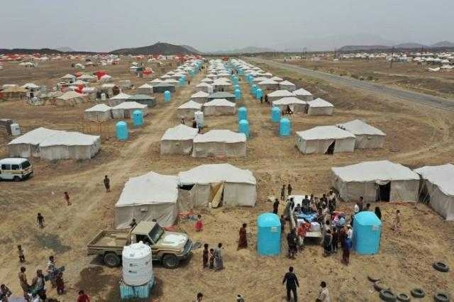 ميليشيا الحوثي تستهدف مخيمات النازحين في مأرب بصاروخ 
