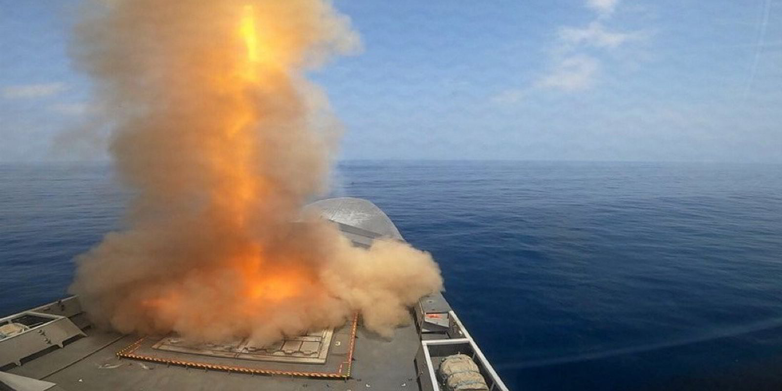 تدمير ثلاثة صواريخ بالستية وزورق مُسيّر للحوثيين في البحر الأحمر 