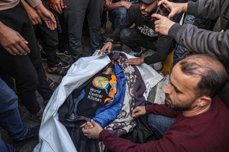 قوّات الاحتلال تعترف باقترافها “خطأ جسيما” أدّى إلى مقتل عمّال الإغاثة بغزة