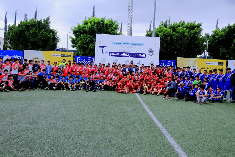 تكريم أبطال البطولة الكروية بملتقى وحدة صنعاء الرمضاني السابع