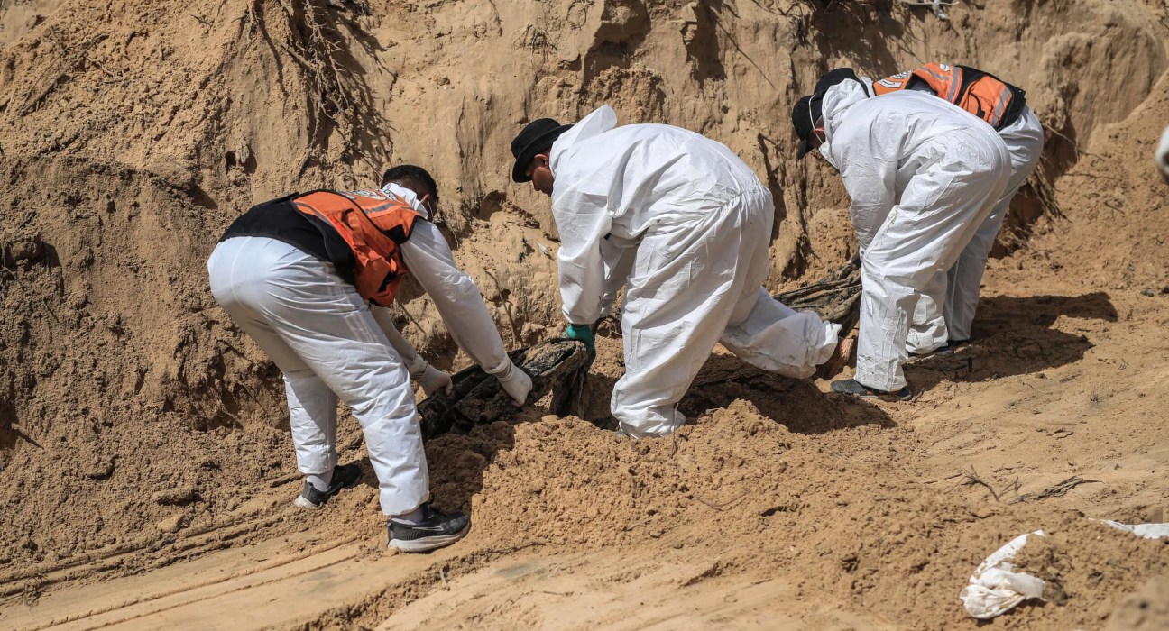 بعد الكشف عن مقبرة جماعيّة.. حماس تندّد بجرائم الاحتلال في غزّة 
