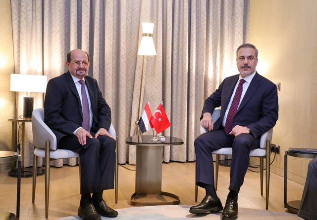 وزير الخارجية يبحث مع نظيره التركي سبل تعزيز وتطوير العلاقات الثنائية بين البلدين