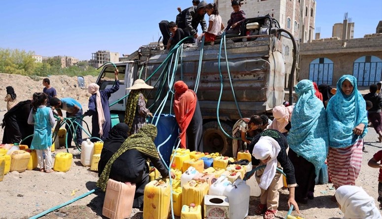 فصل الصيف.. أزمة مياه تضيق الخناق أكثر على اليمنيين وتضاعف من المعاناة 