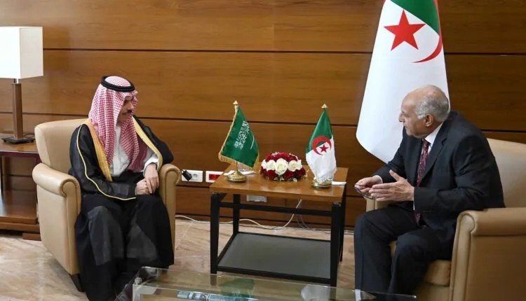 وزيرا خارجية الجزائر والسعودية يبحثان الوضع في غزة