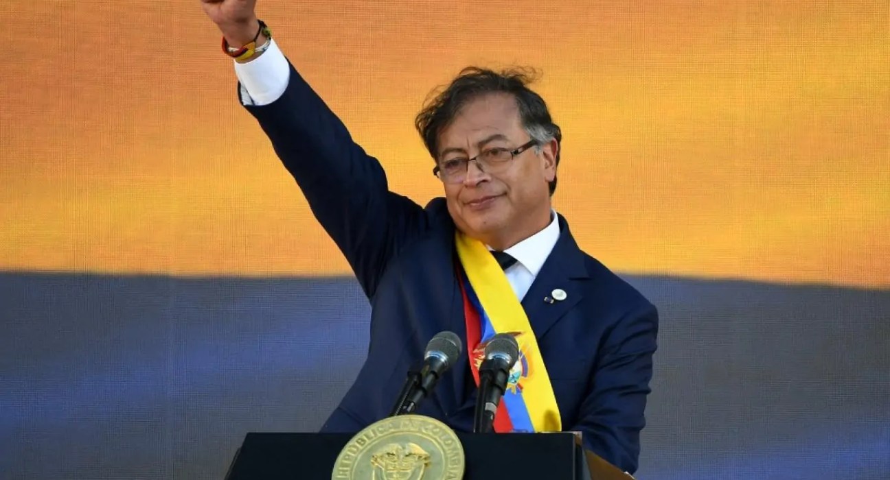 الرئيس الكولومبي يعلن عزمه قطع العلاقات الدبلوماسية بالاحتلال