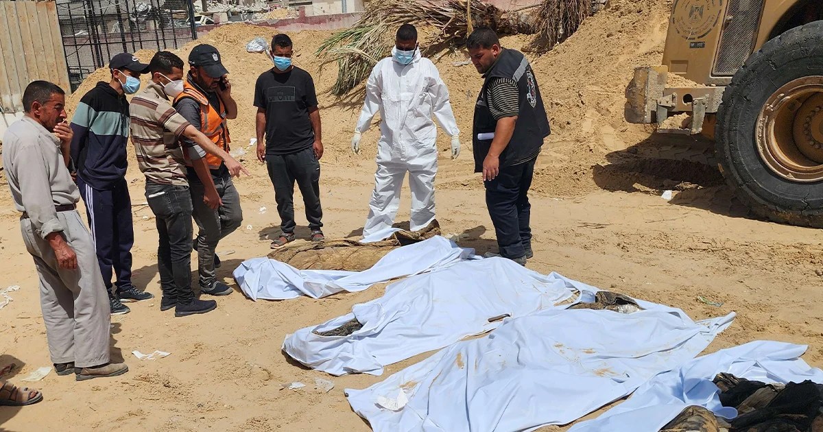 غزة: ارتفاع عدد المقابر الجماعية التي عُثر عليها داخل باحات المستشفيات إلى 7